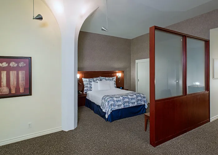 Le Square Phillips Hotel & Suites